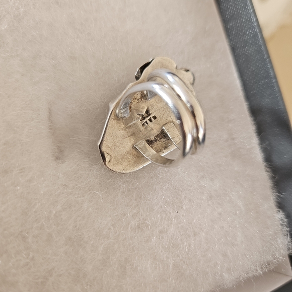 Silver and Green Stone Ring - Picture 12 of 13